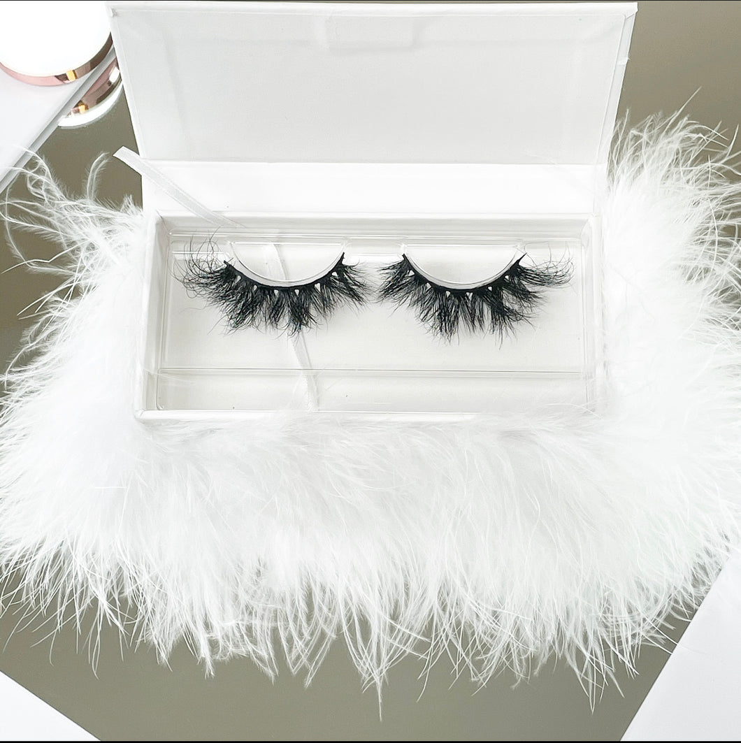 Eyelash Style  “Leslie”